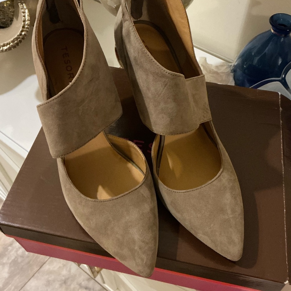 Tesori Tan Suede Heels